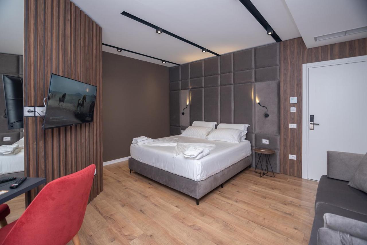 Hotel Portside Gf Vlorë Exteriör bild