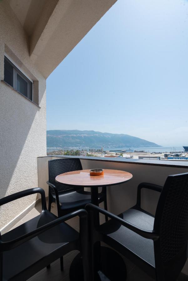 Hotel Portside Gf Vlorë Exteriör bild