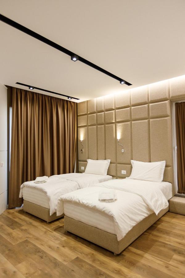Hotel Portside Gf Vlorë Exteriör bild